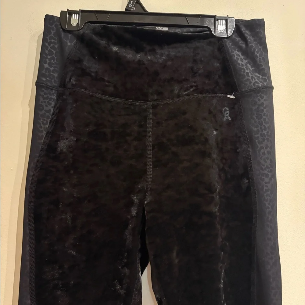 GOOD AMERICAN Crushing It Velvet Leopard Print Leggings Black Medium - Picture 6 of 7